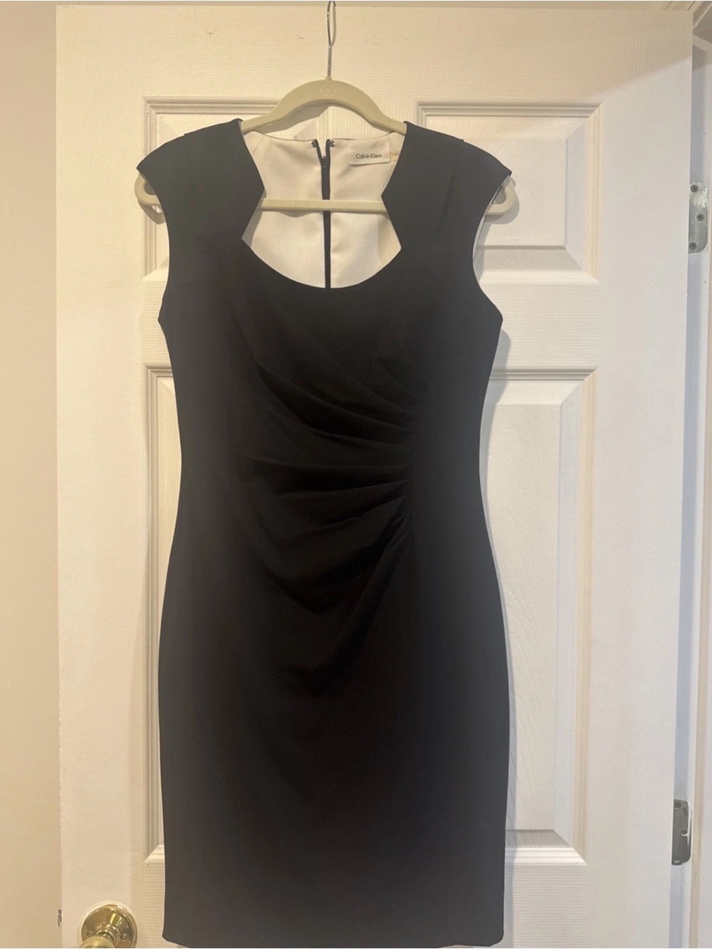 Calvin Klein Black Cap-Sleeve Sheath dress. Size 6
